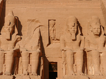 Foto Tempel mit Touristen