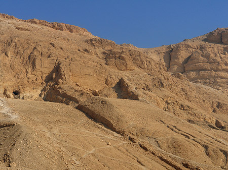 Foto Eingang zum Tempel mit Berg