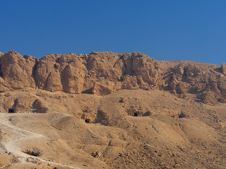 Eingang zum Tempel mit Berg Fotos